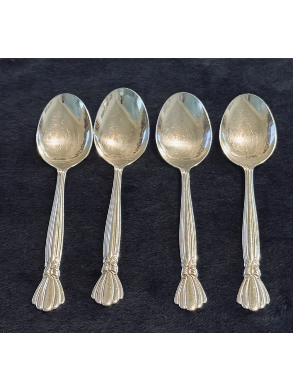 4 Oneida ALEXIS Deluxe Stainless Soup Spoons Glossy Bow Silverware Flatware